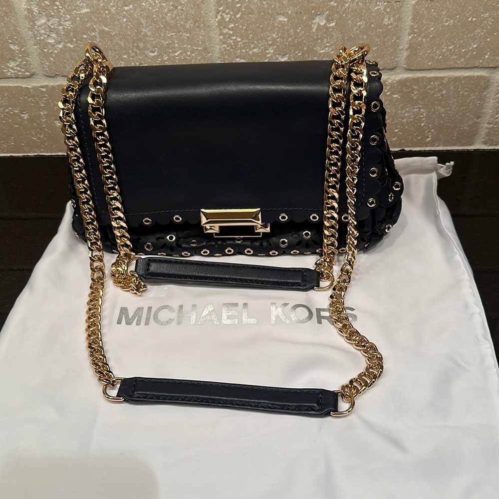 Michael Koors Navy bag with gold hardware